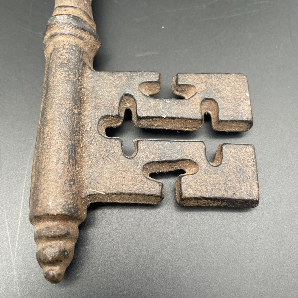 Cast Iron‎ Victorian Skeleton Church Key Rustic Home Decor 11 3/4 Inches X 5 "